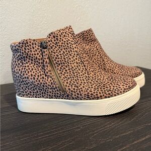 Universal Thread Brown High-Top Sneakers